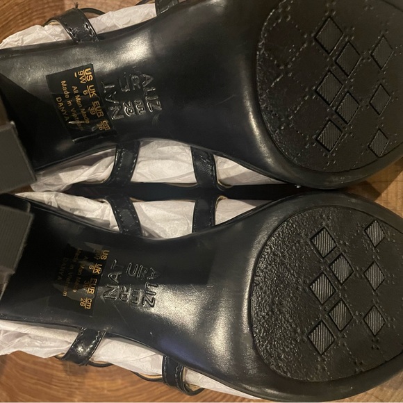 **HOLIDAYS**  Naturalizer DANYA Black Women's Strappy  Dress Sandals NWT  9 - Picture 3 of 5